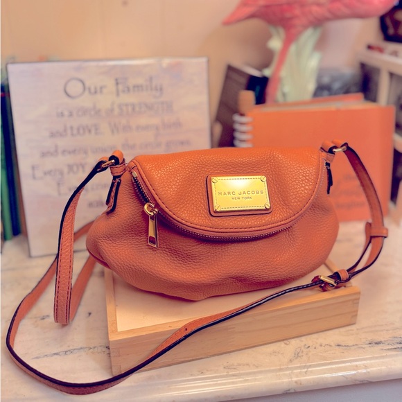 Marc Jacobs Handbags - Authentic Marc Jacob New York Collection Cross Body Bag